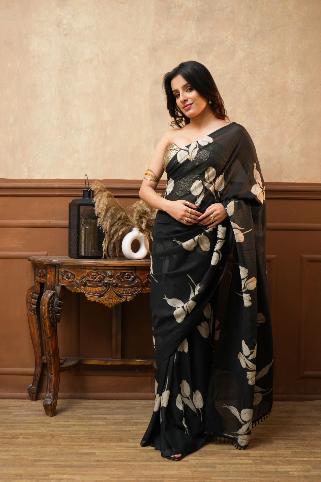 Arekaa Black Floral Dusk Petals Black Pure Georgette Saree With Tulip Print For Womens