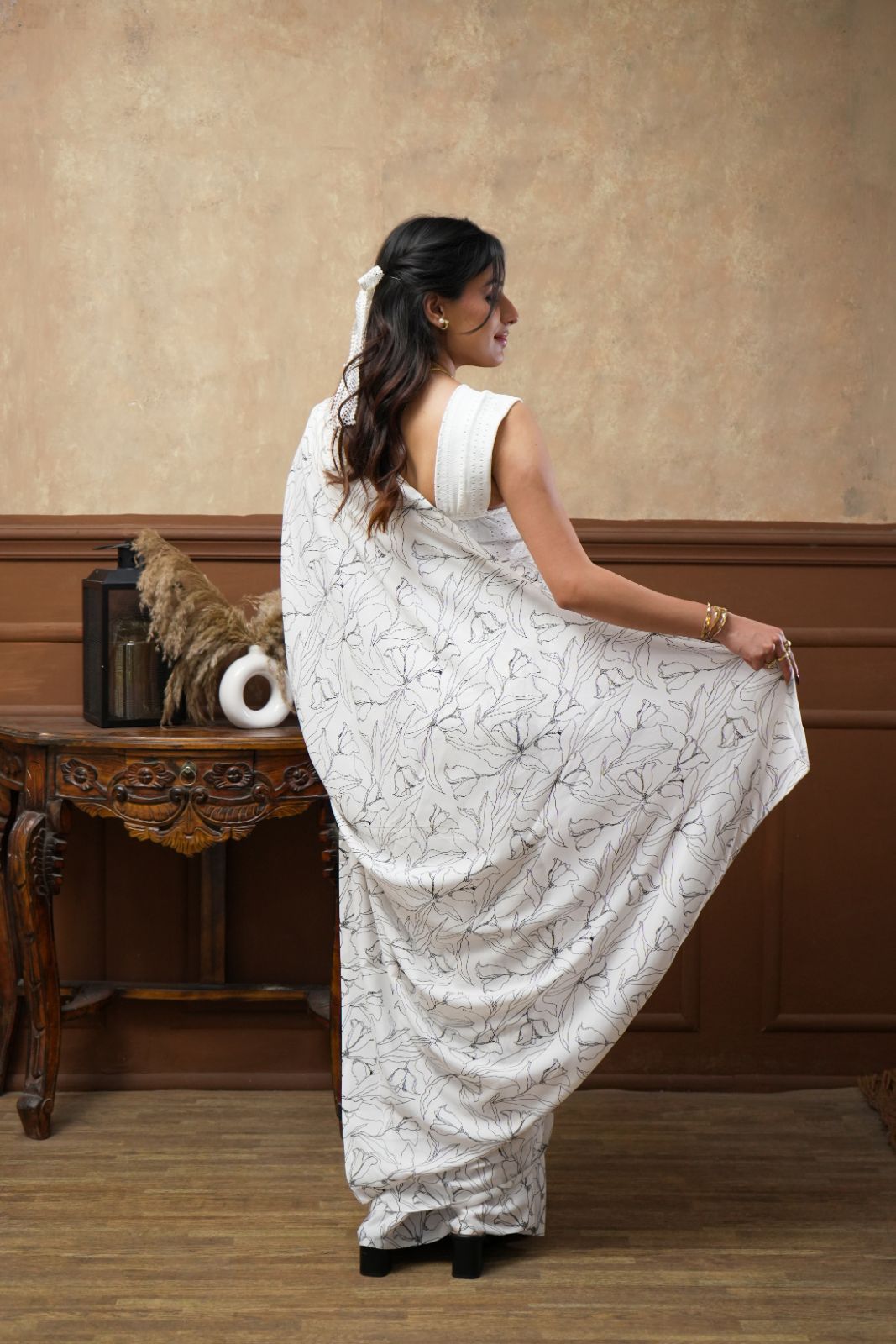 Arekaa White Floral White Tulip Digital Print Georgette Saree For Womens